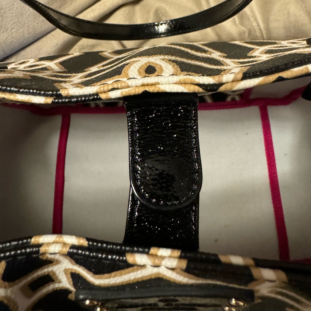 Kate Spade tote. Black with white/tan design. Snap closure. Excellent condition - Picture 6 of 14